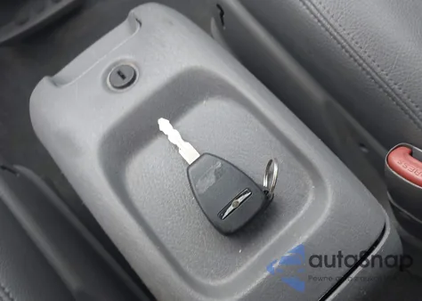 2006 Chrysler Town & Country Limited из США, поврежденный, VIN 2A8GP64L66R730911